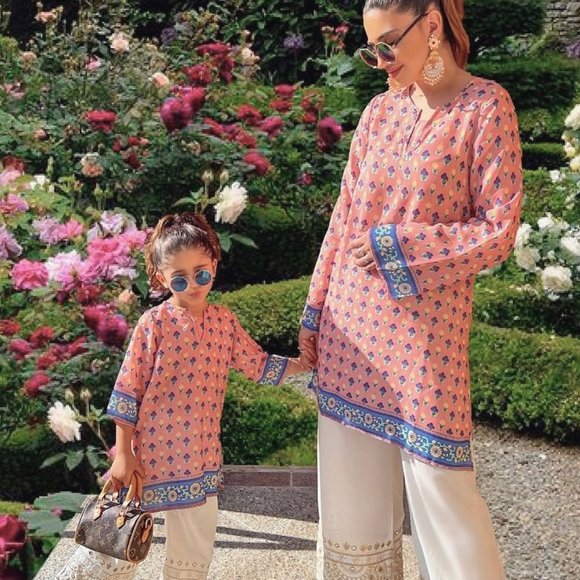 Girl's Printed Kurta / Kameez / Tunic - Picture 3 of 5